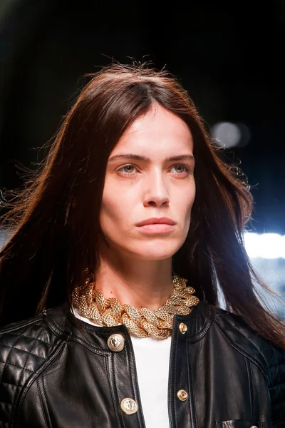 Look 11